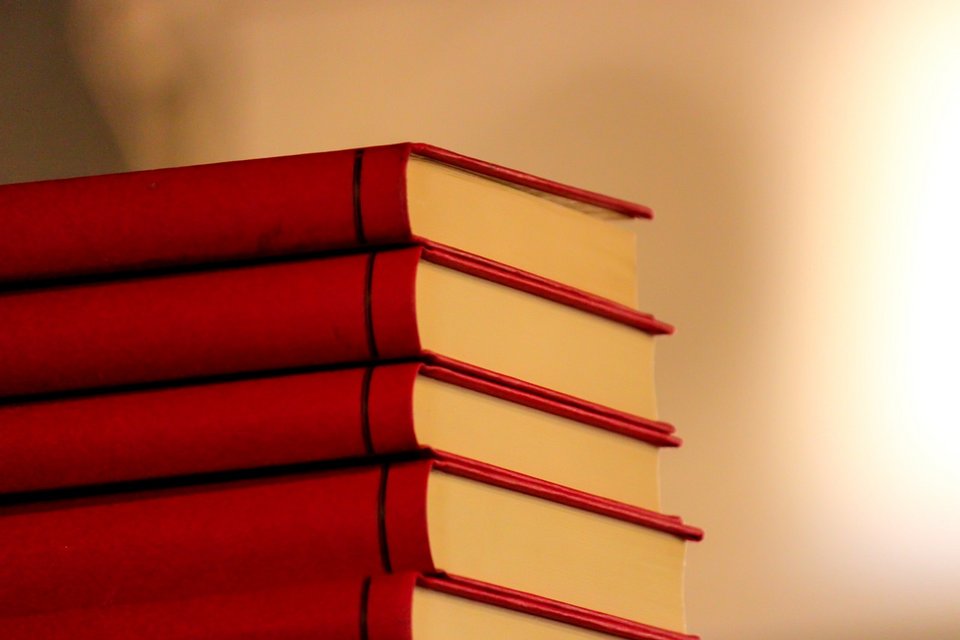 Ein Bücherstapel