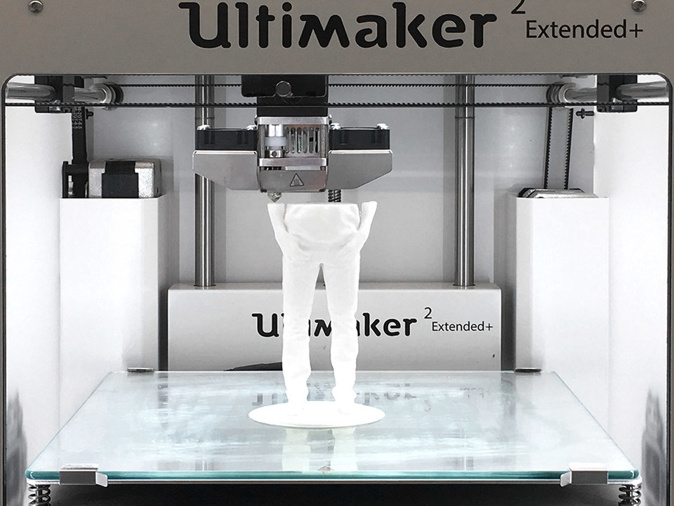 3D-Drucker produziert Modell einer Person 