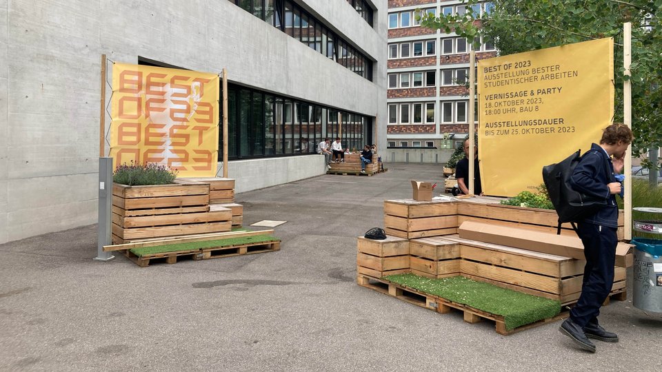 Nachbericht Ausstellung Best-of Aussenansicht des Banners