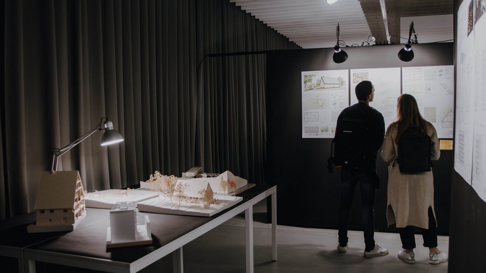 Dokumentation der Ausstellung des Studiengangs Architektur mit Gästen
