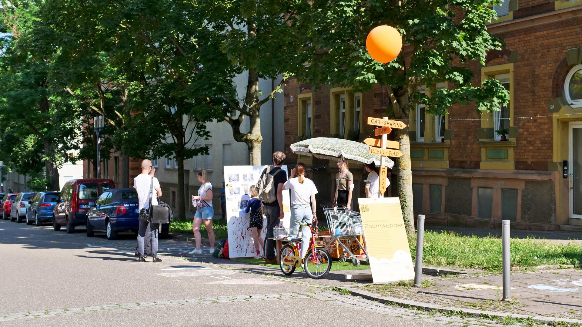 Mit Bürger:innen am Nordbahnhof im Gespräch: Team Mobilität beim Aktionstag