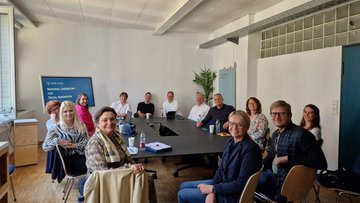 A research delegation from the National Laboratory for Social Innovation (TINLAB) exchanged ideas with researchers from HFT Stuttgart on acceptance research in the field of smart homes, among other topics.