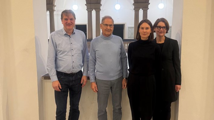 Vertreter der Stiftung und der HFT sowie Doktorandin