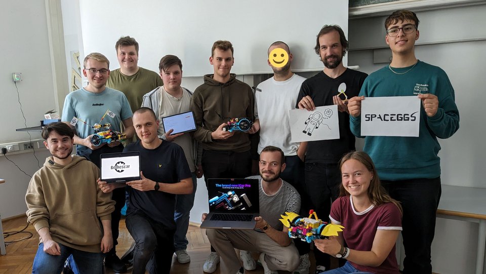 Students of the Learning by coding project at the HFT Stuttgart