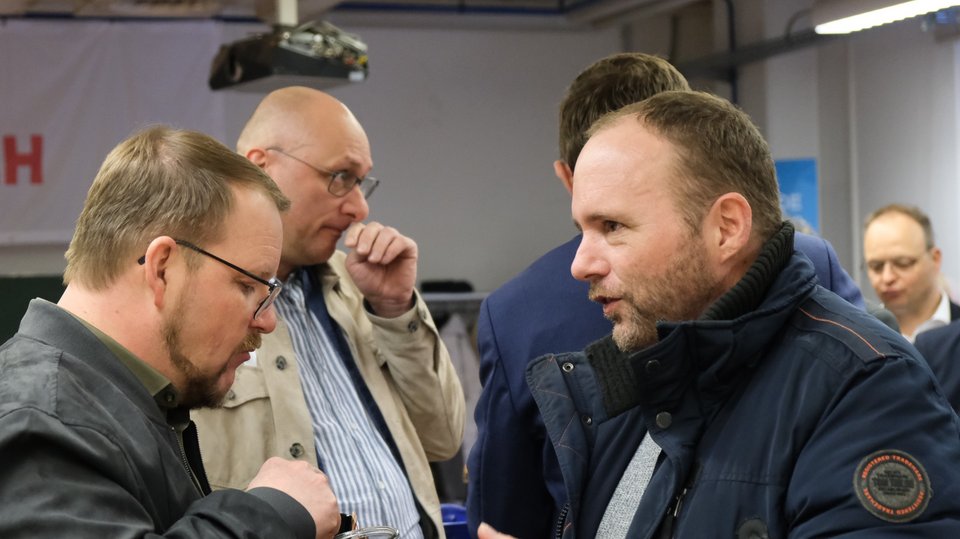 Fotos vom Fest, Menschen im Gespräch