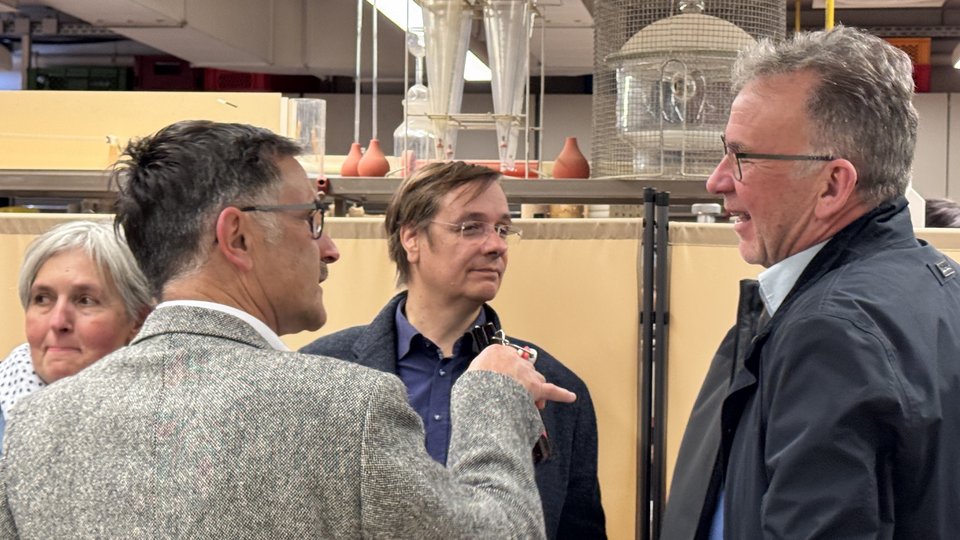 Fotos vom Fest, Menschen im Gespräch