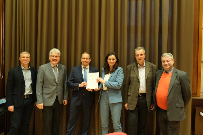 Überreichung der Urkunde